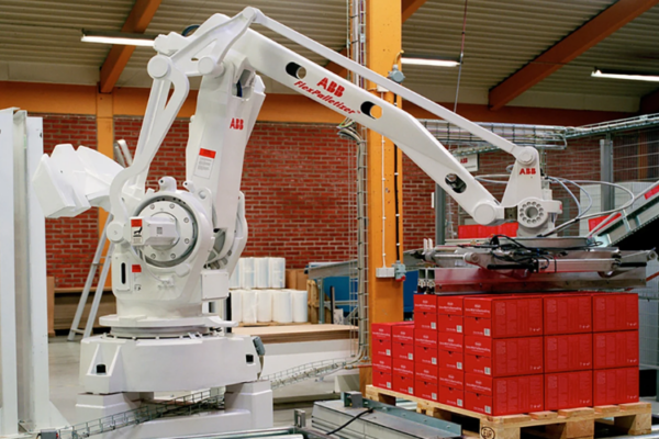 Robotic palletizer applications in the manufacturing industry