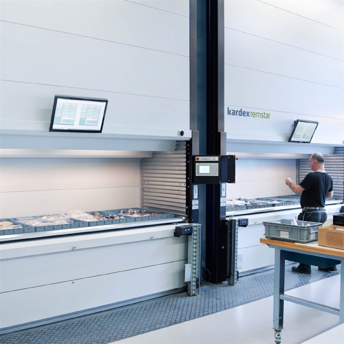 Kho thông minh Vertical Lift Shuttle XP